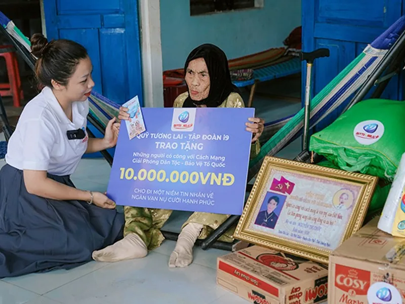 Biểu tượng email và hỗ trợ trực tuyến