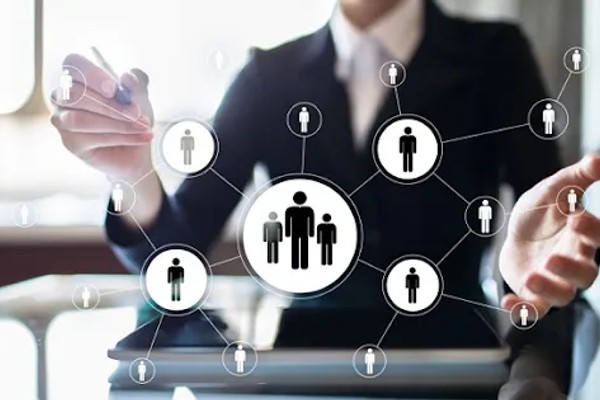 Hình ảnh người chơi vui vẻ, thư thái, tượng trưng cho lợi ích của chơi game có trách nhiệm